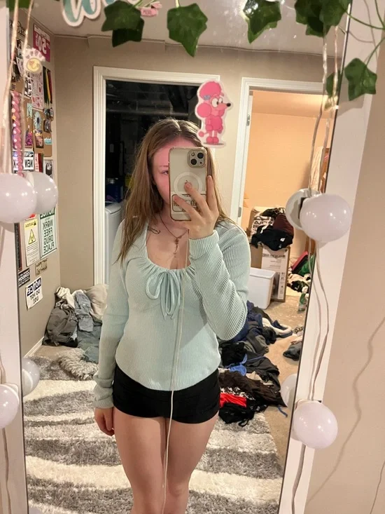 clothes - Picture 5 of 15